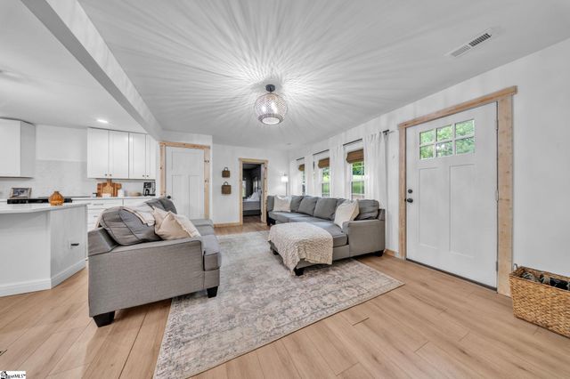 10774 Highway 11, Campobello, SC 29322