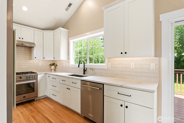 933 E Sharon Avenue, Burlington, WA 98233