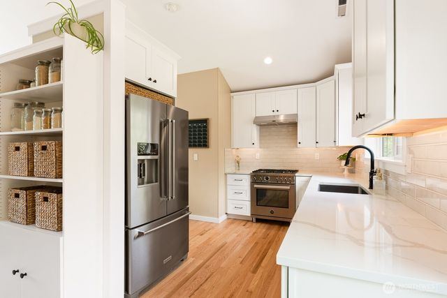 933 E Sharon Avenue, Burlington, WA 98233