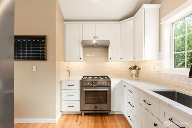 933 E Sharon Avenue, Burlington, WA 98233