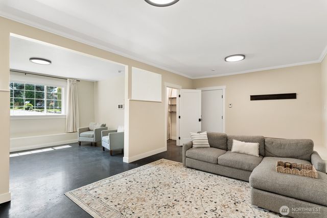 933 E Sharon Avenue, Burlington, WA 98233
