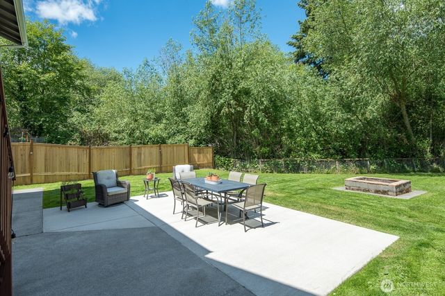 933 E Sharon Avenue, Burlington, WA 98233