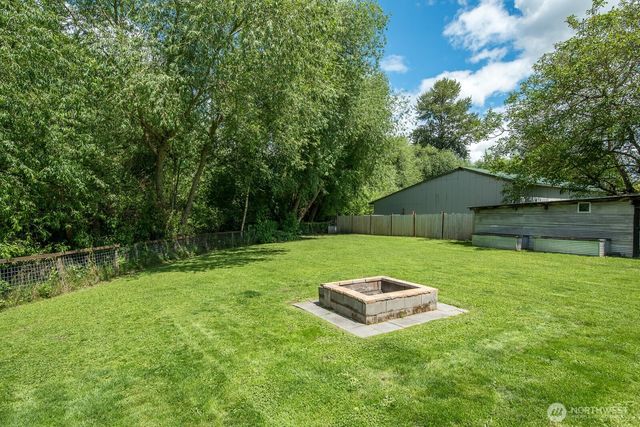933 E Sharon Avenue, Burlington, WA 98233
