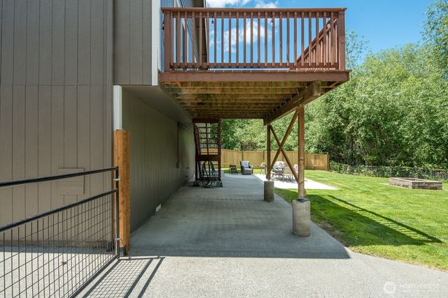 933 E Sharon Avenue, Burlington, WA 98233