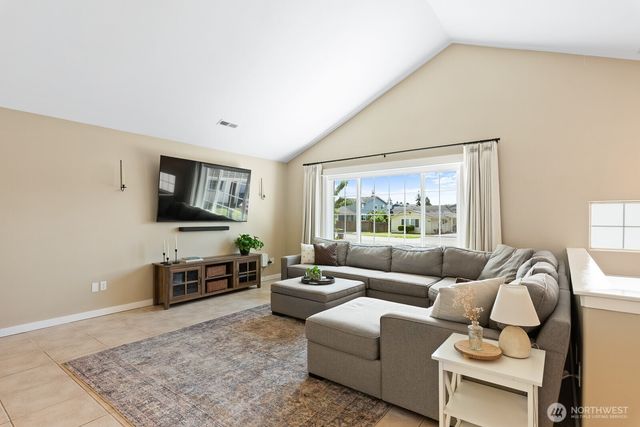 933 E Sharon Avenue, Burlington, WA 98233