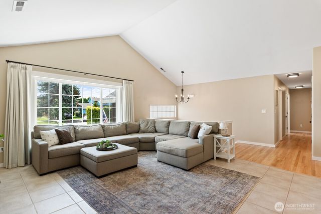 933 E Sharon Avenue, Burlington, WA 98233