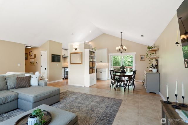 933 E Sharon Avenue, Burlington, WA 98233
