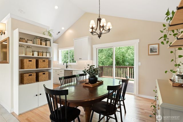 933 E Sharon Avenue, Burlington, WA 98233