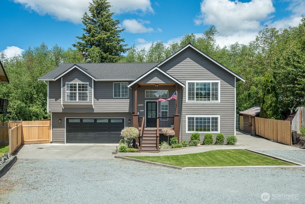 933 E Sharon Avenue, Burlington, WA 98233