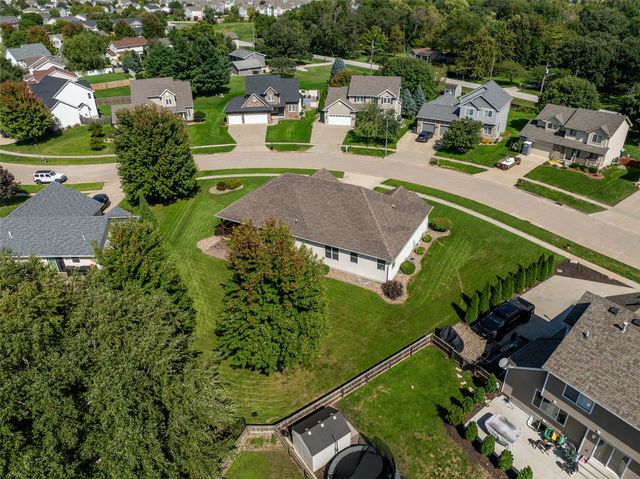4006 SW Bluegrass Drive, Ankeny, IA 50023