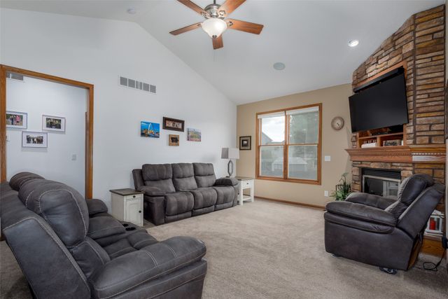 4006 SW Bluegrass Drive, Ankeny, IA 50023