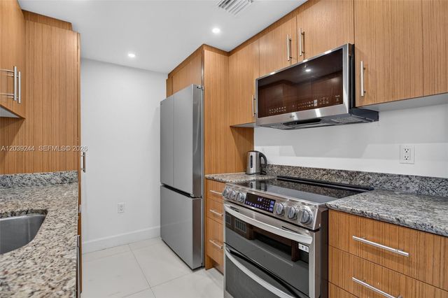 10275 Collins Ave 1521, Bal Harbour, FL 33154