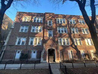 2004 W Jarvis Avenue 2, Chicago, IL 60645