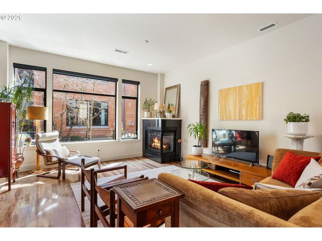 1672 Nw RIVERSCAPE St, Portland, OR 97209