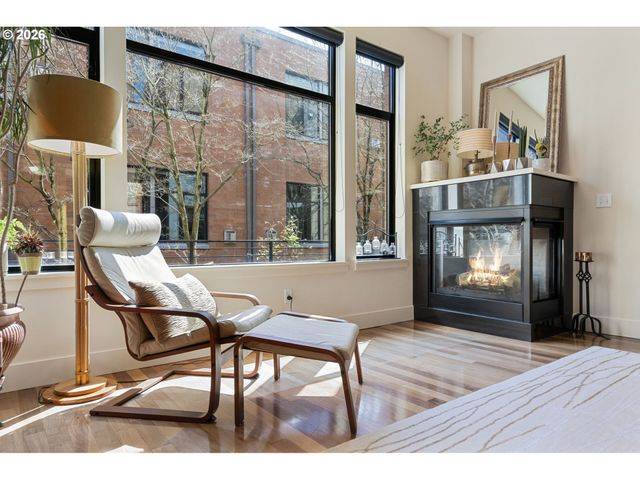 1672 Nw RIVERSCAPE St, Portland, OR 97209