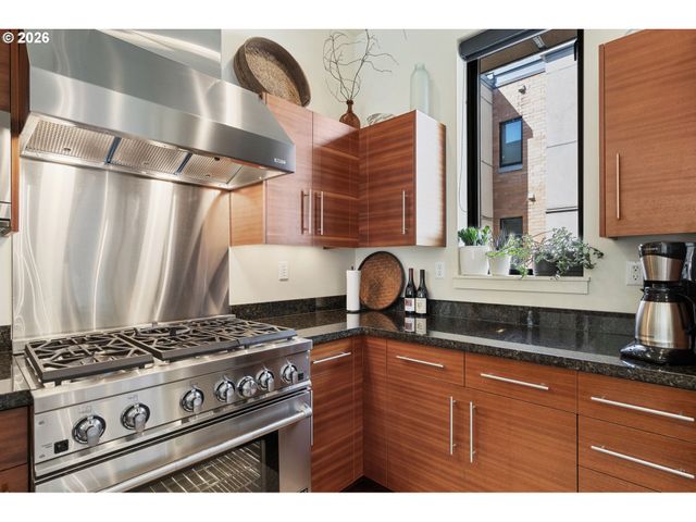 1672 Nw RIVERSCAPE St, Portland, OR 97209