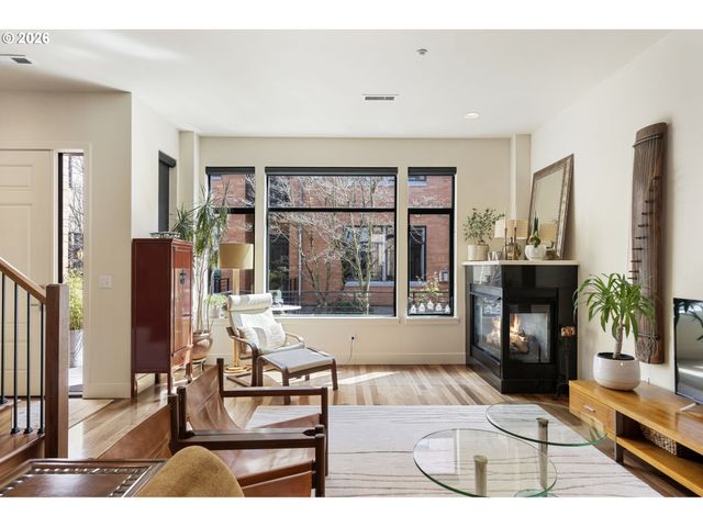 1672 Nw RIVERSCAPE St, Portland, OR 97209