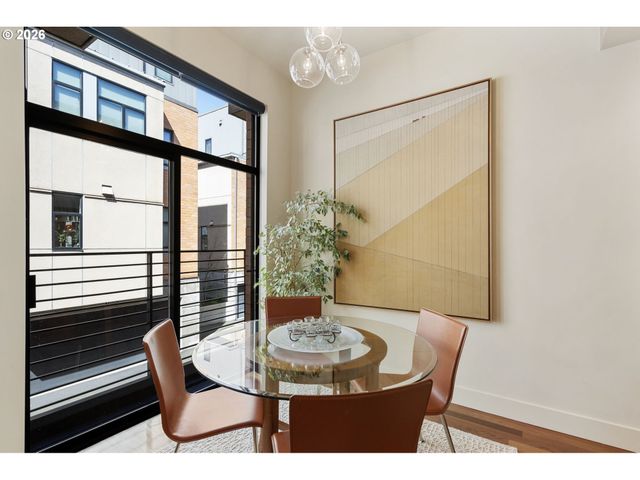 1672 Nw RIVERSCAPE St, Portland, OR 97209