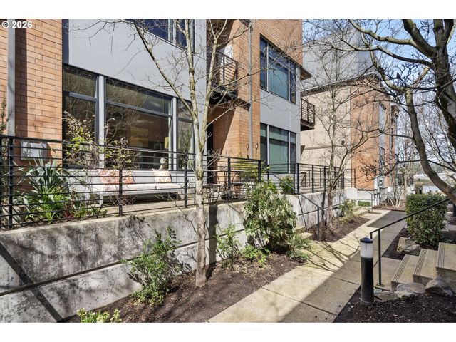 1672 Nw RIVERSCAPE St, Portland, OR 97209