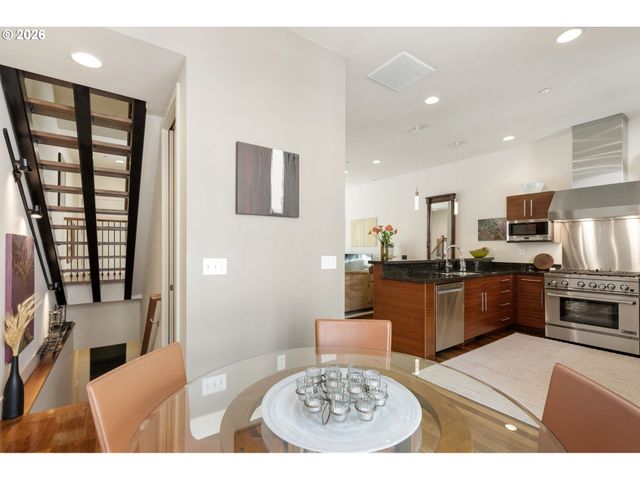 1672 Nw RIVERSCAPE St, Portland, OR 97209