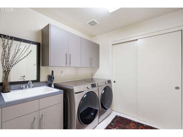 1672 Nw RIVERSCAPE St, Portland, OR 97209