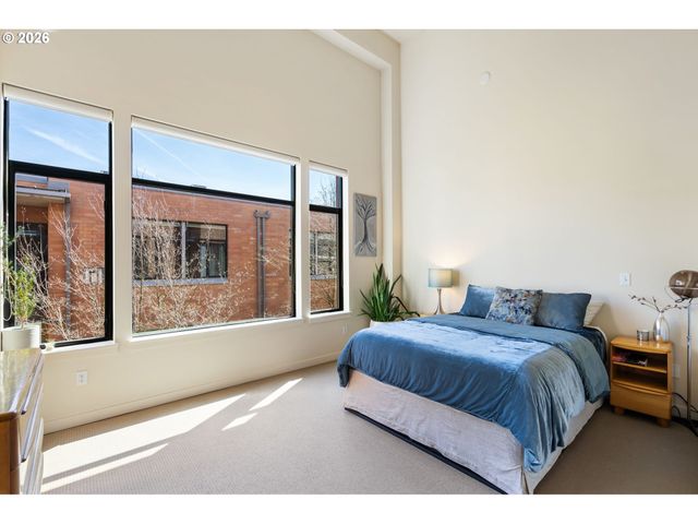 1672 Nw RIVERSCAPE St, Portland, OR 97209