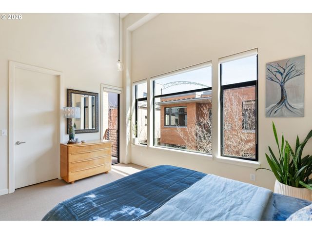 1672 Nw RIVERSCAPE St, Portland, OR 97209