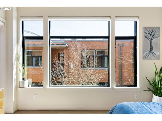 1672 Nw RIVERSCAPE St, Portland, OR 97209