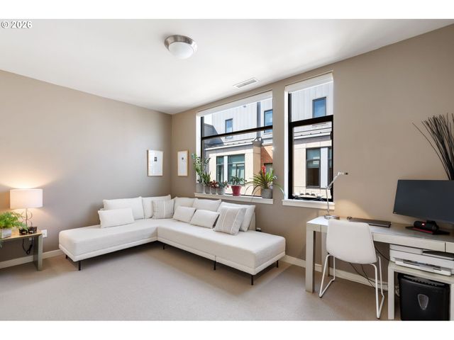 1672 Nw RIVERSCAPE St, Portland, OR 97209