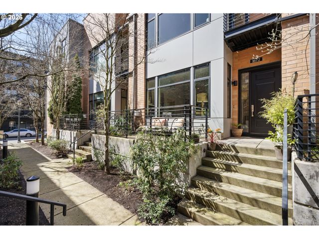 1672 Nw RIVERSCAPE St, Portland, OR 97209