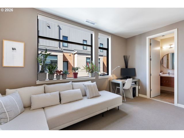 1672 Nw RIVERSCAPE St, Portland, OR 97209