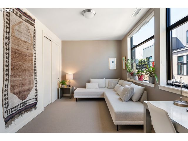 1672 Nw RIVERSCAPE St, Portland, OR 97209