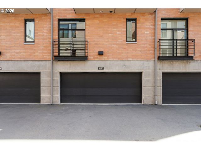 1672 Nw RIVERSCAPE St, Portland, OR 97209