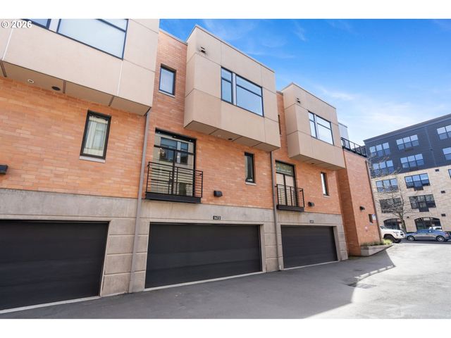 1672 Nw RIVERSCAPE St, Portland, OR 97209