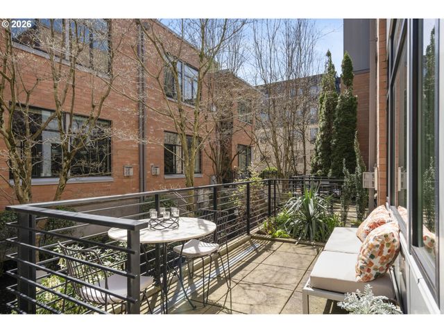 1672 Nw RIVERSCAPE St, Portland, OR 97209