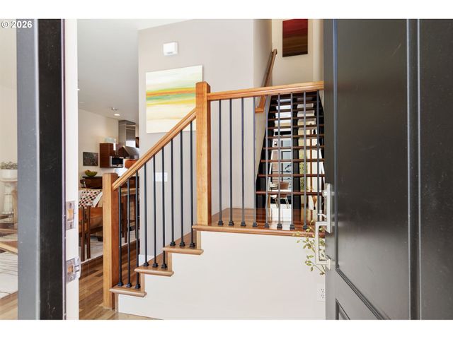 1672 Nw RIVERSCAPE St, Portland, OR 97209