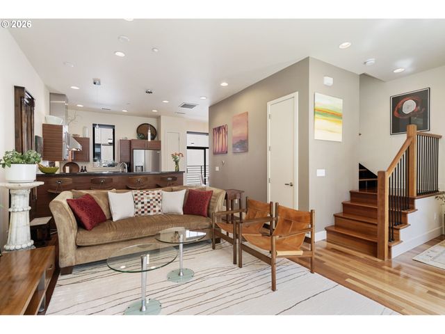 1672 Nw RIVERSCAPE St, Portland, OR 97209