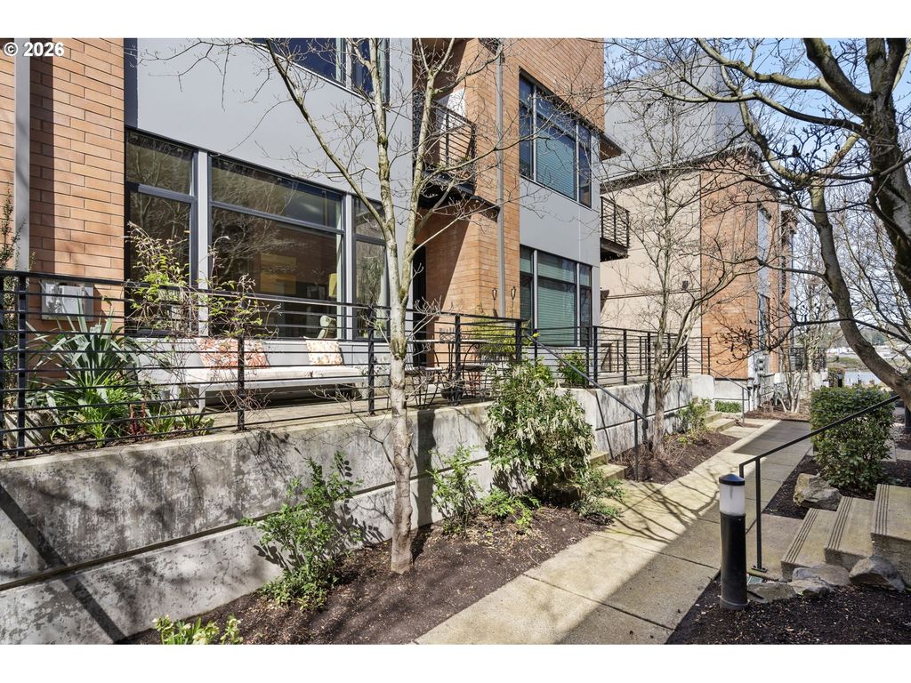 1672 Nw RIVERSCAPE St, Portland, OR 97209