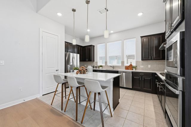 176 Wild Pecan LOOP, Buda, TX 78610