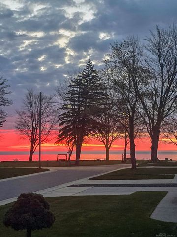 3055 Maplewood Drive, Fort Gratiot, MI 48059