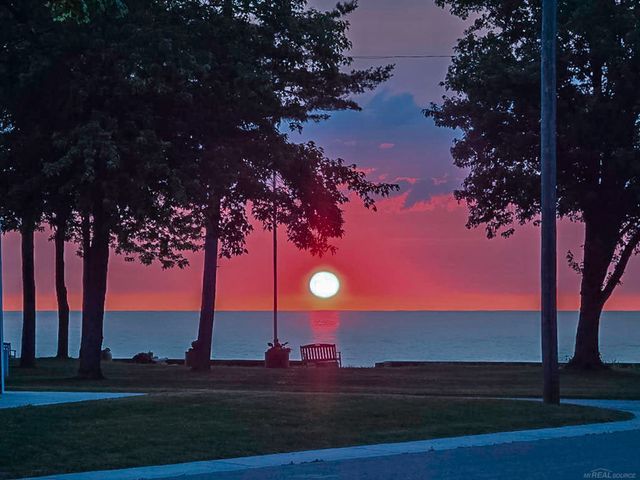 3055 Maplewood Drive, Fort Gratiot, MI 48059