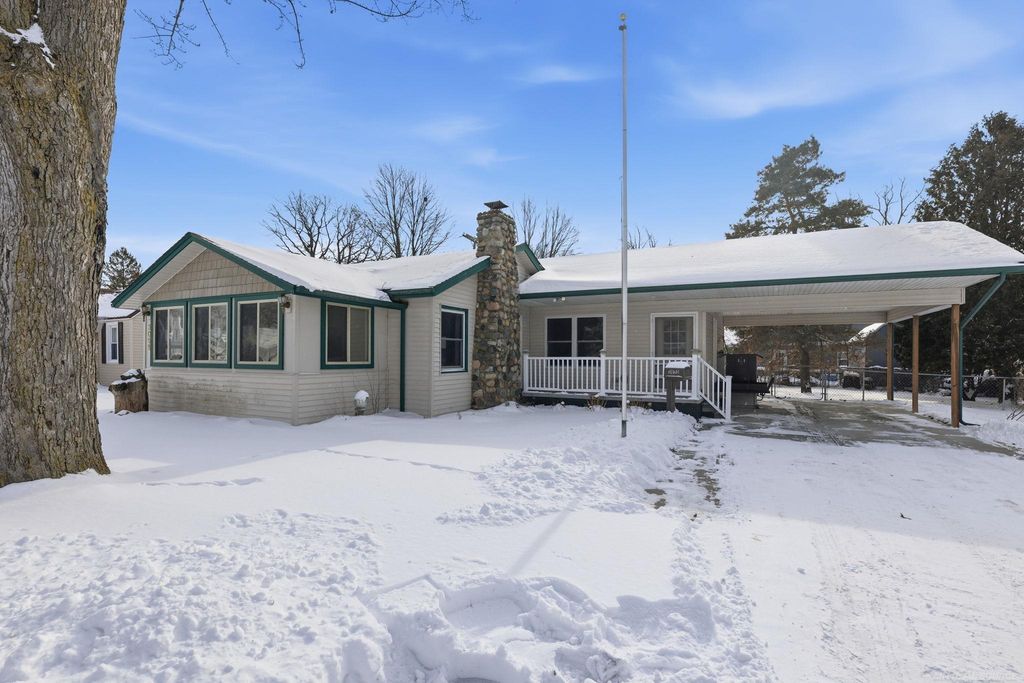 3055 Maplewood Drive, Fort Gratiot, MI 48059