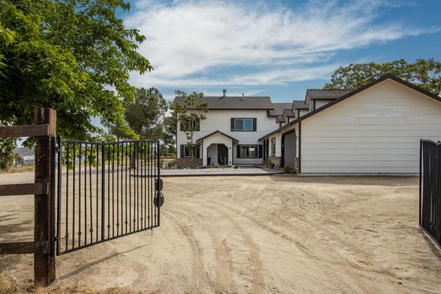 5523 Tom Mix Road, Pioneertown, CA 92268