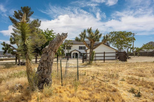 5523 Tom Mix Road, Pioneertown, CA 92268