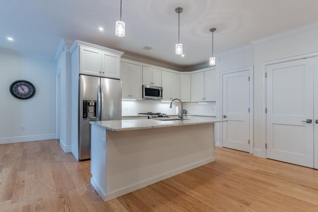 7 Willey Creek Rd Unit 405, Exeter, NH 03833