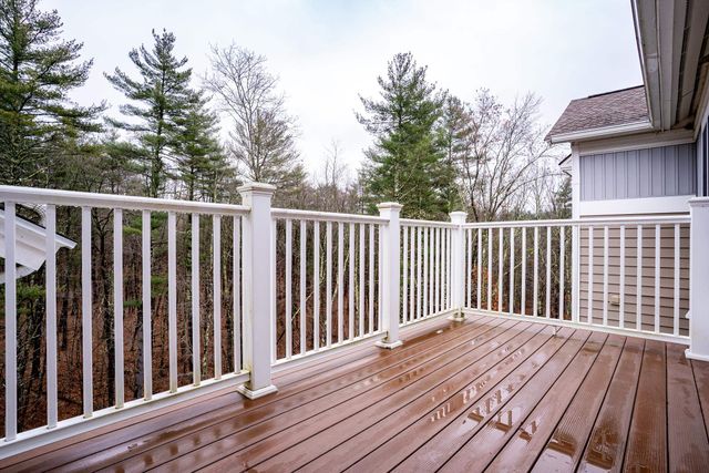 7 Willey Creek Rd Unit 405, Exeter, NH 03833