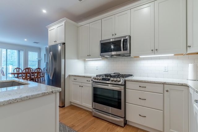 7 Willey Creek Rd Unit 405, Exeter, NH 03833