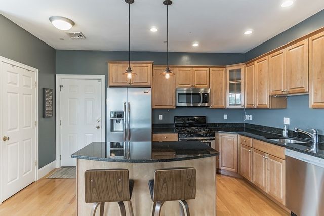 29 Vinton Street 7, Boston, MA 02127