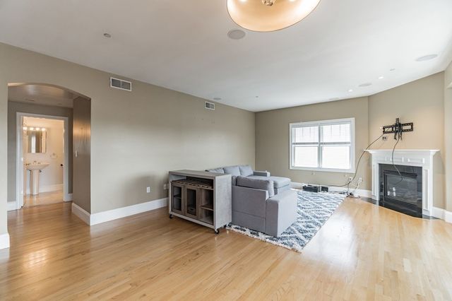 29 Vinton Street 7, Boston, MA 02127