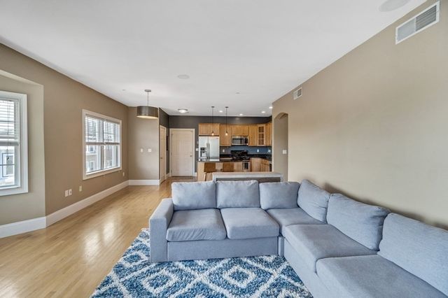 29 Vinton Street 7, Boston, MA 02127
